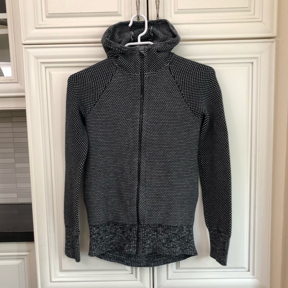 Ivivva by Lululemon girl’s hooded zip sweater